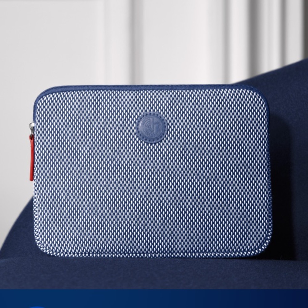 Air France, Amenity Kit - Light Color (Brand New)
